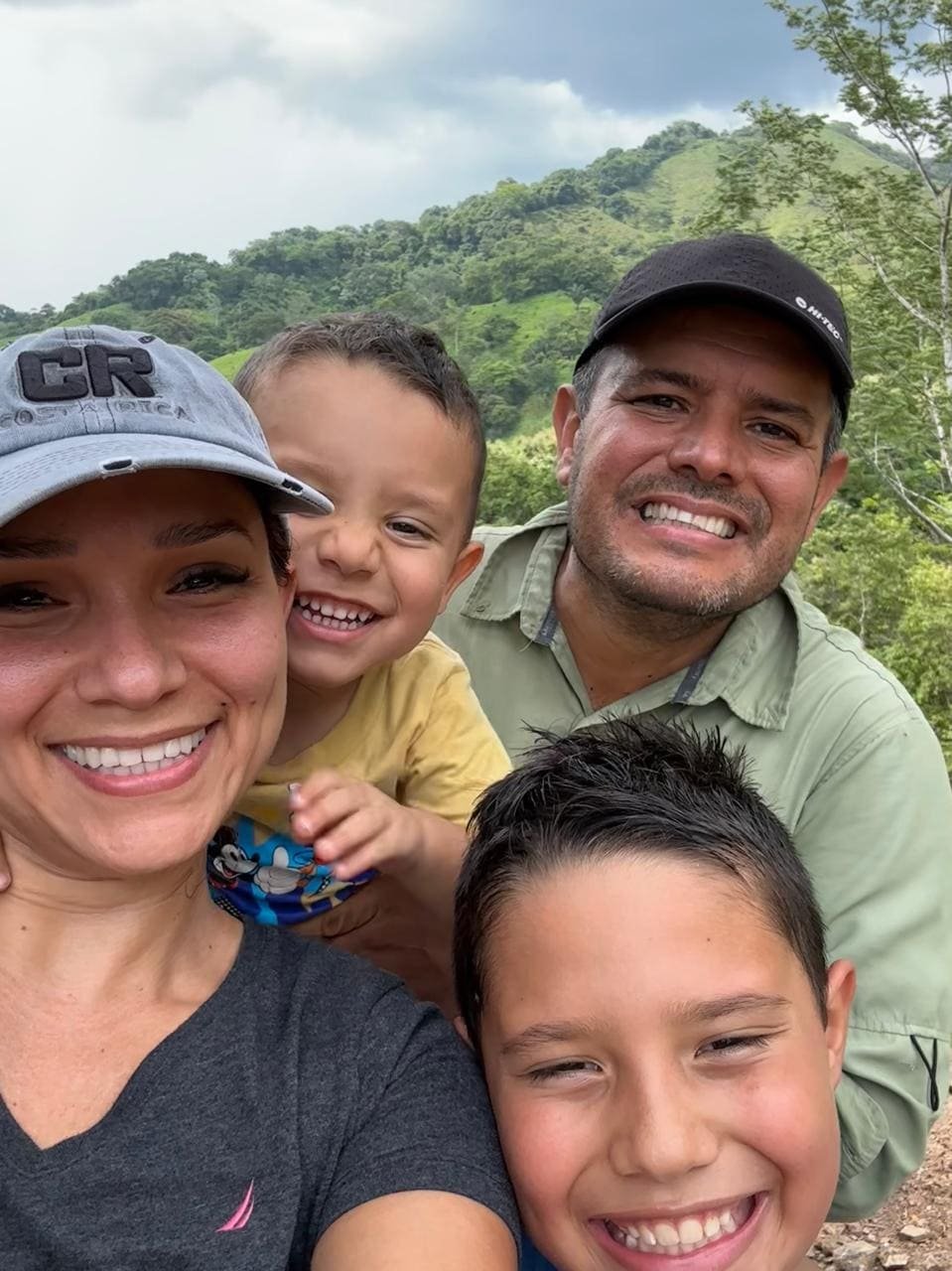 Amelia con su familia